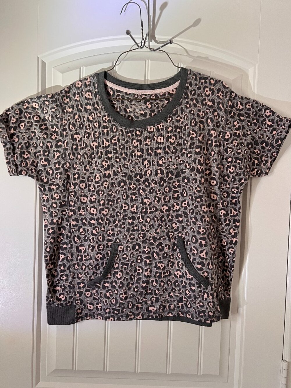 Secret‎ Treasures Leopard Print Lounge Tunic Top Size M 8-10 Gray Pink Pocket